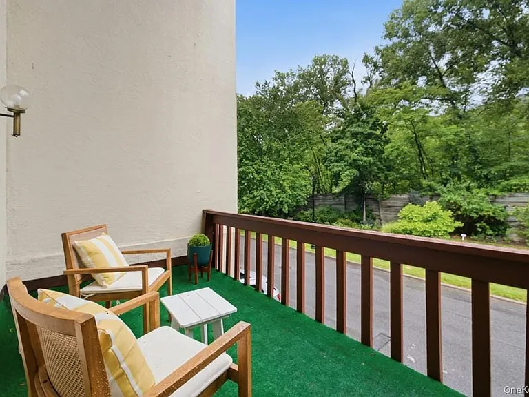359 N Greeley Ave — Photo 18