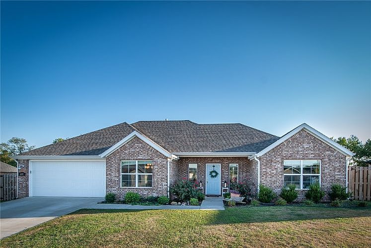 1st image of 497 Vista Del Valle St