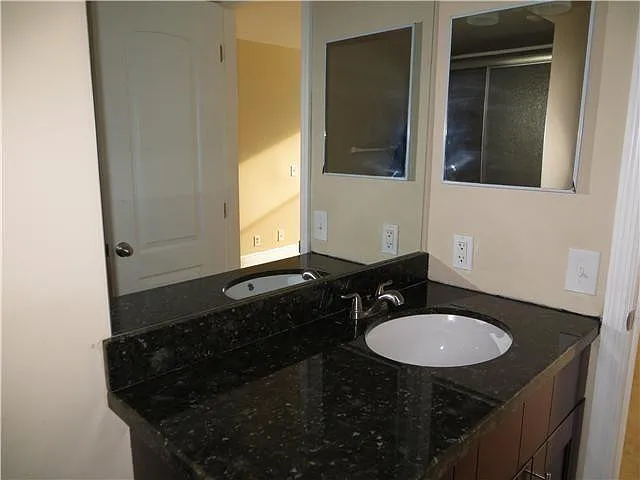 110 Lake Emerald Dr #409 — Photo 7