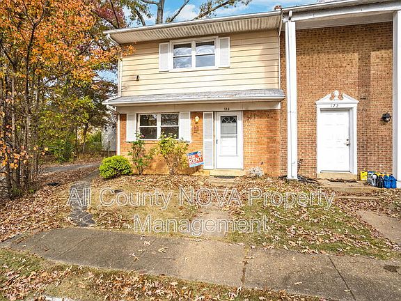 2nd image of 124 Manor Ln