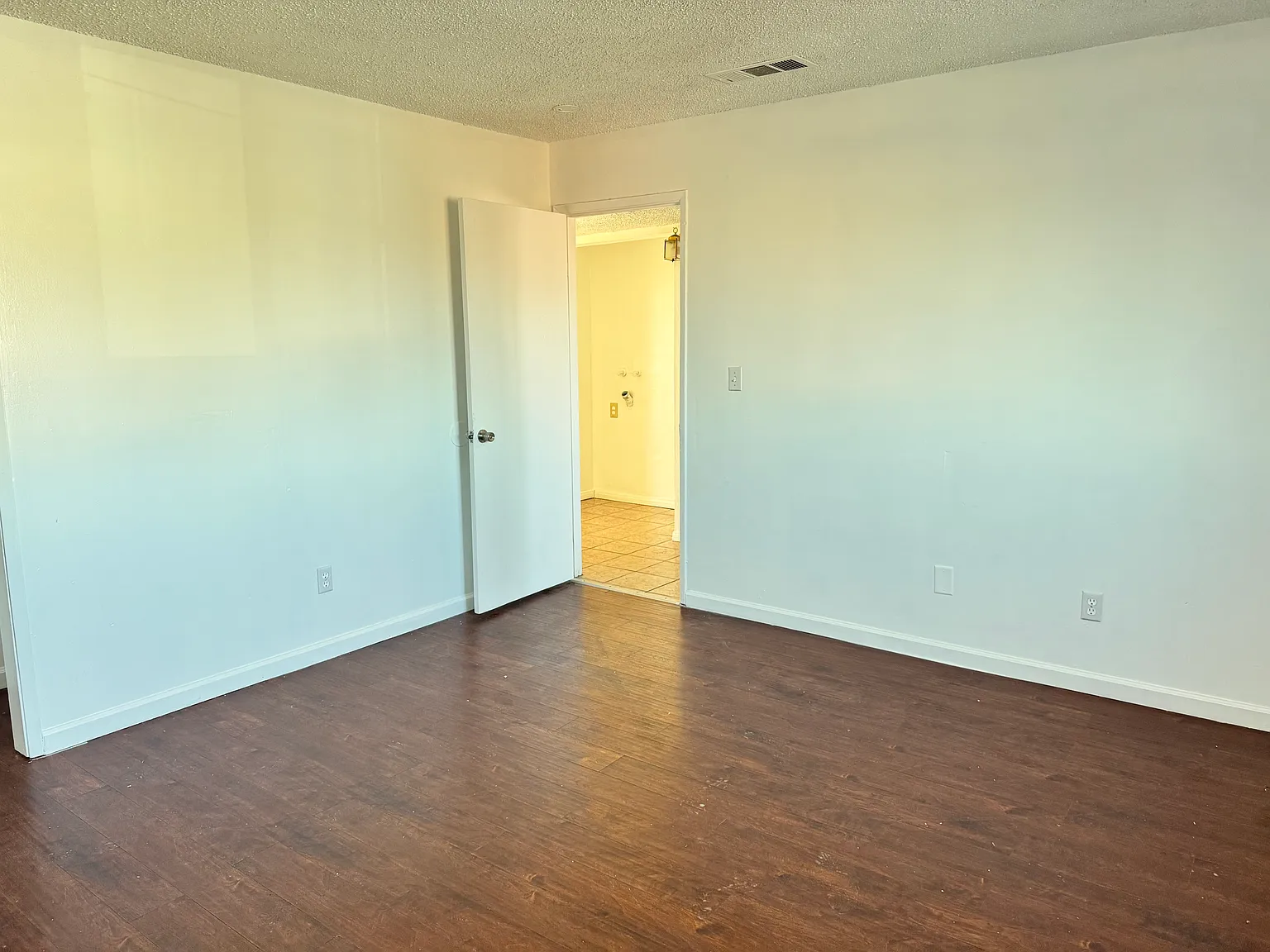 2 bed, 858 sqft, $1,250 — Photo 3