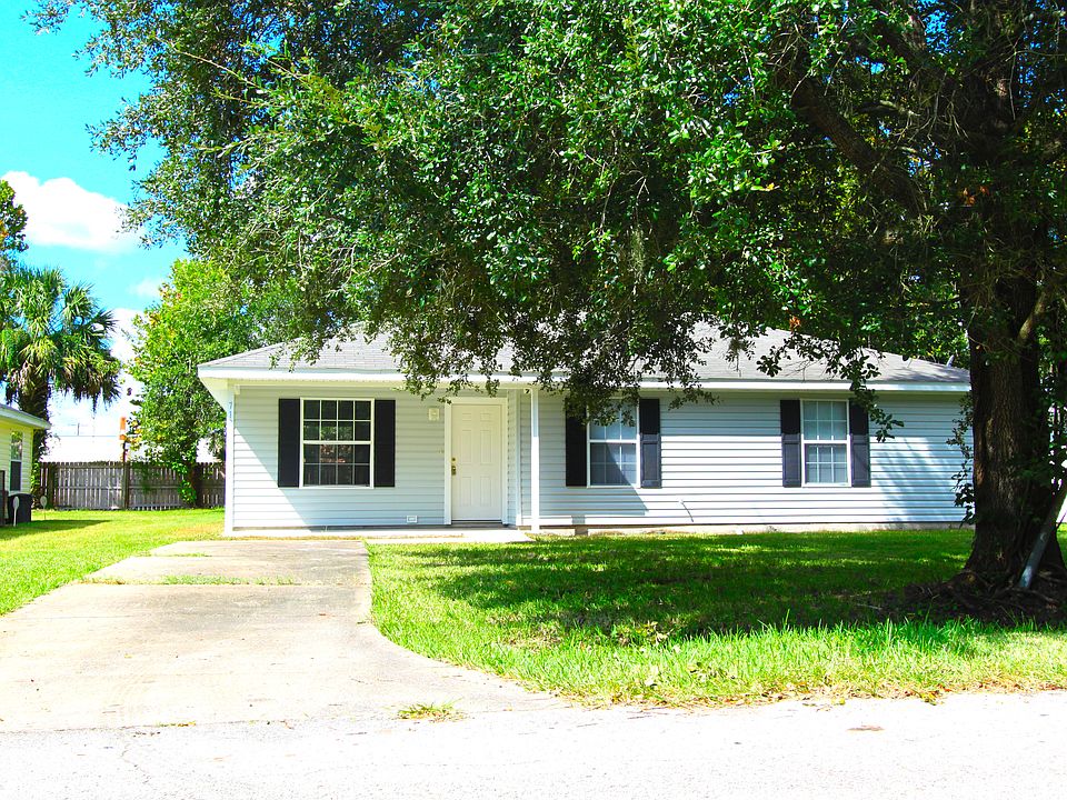 1st image of 718 Centerhill Dr W