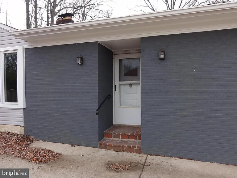 7029 Woodley Ln — Photo 2
