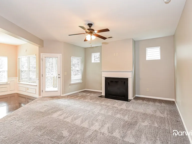 109 Cessna Dr — Photo 5