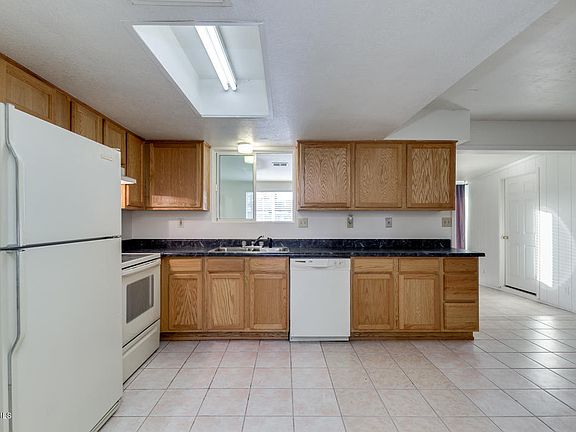 5th image of 1530 E Enid Ave