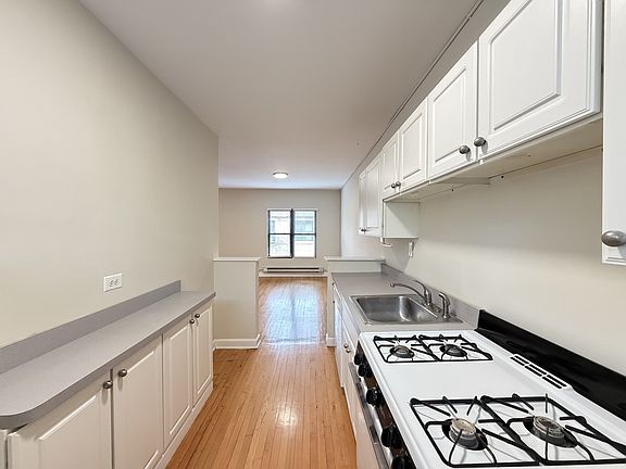 4th image of 724 W Roscoe St #N4