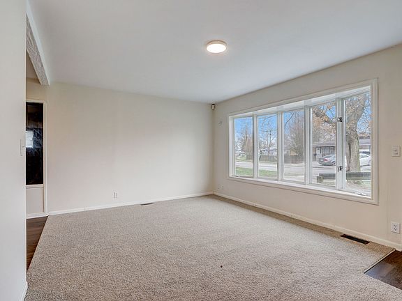3rd image of 5026 W 32nd St