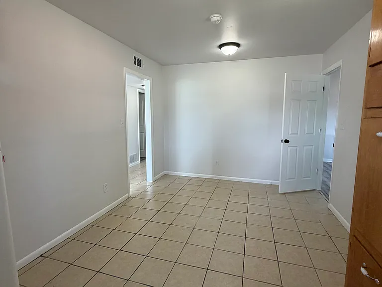 2845 McFarland Ave — Photo 5