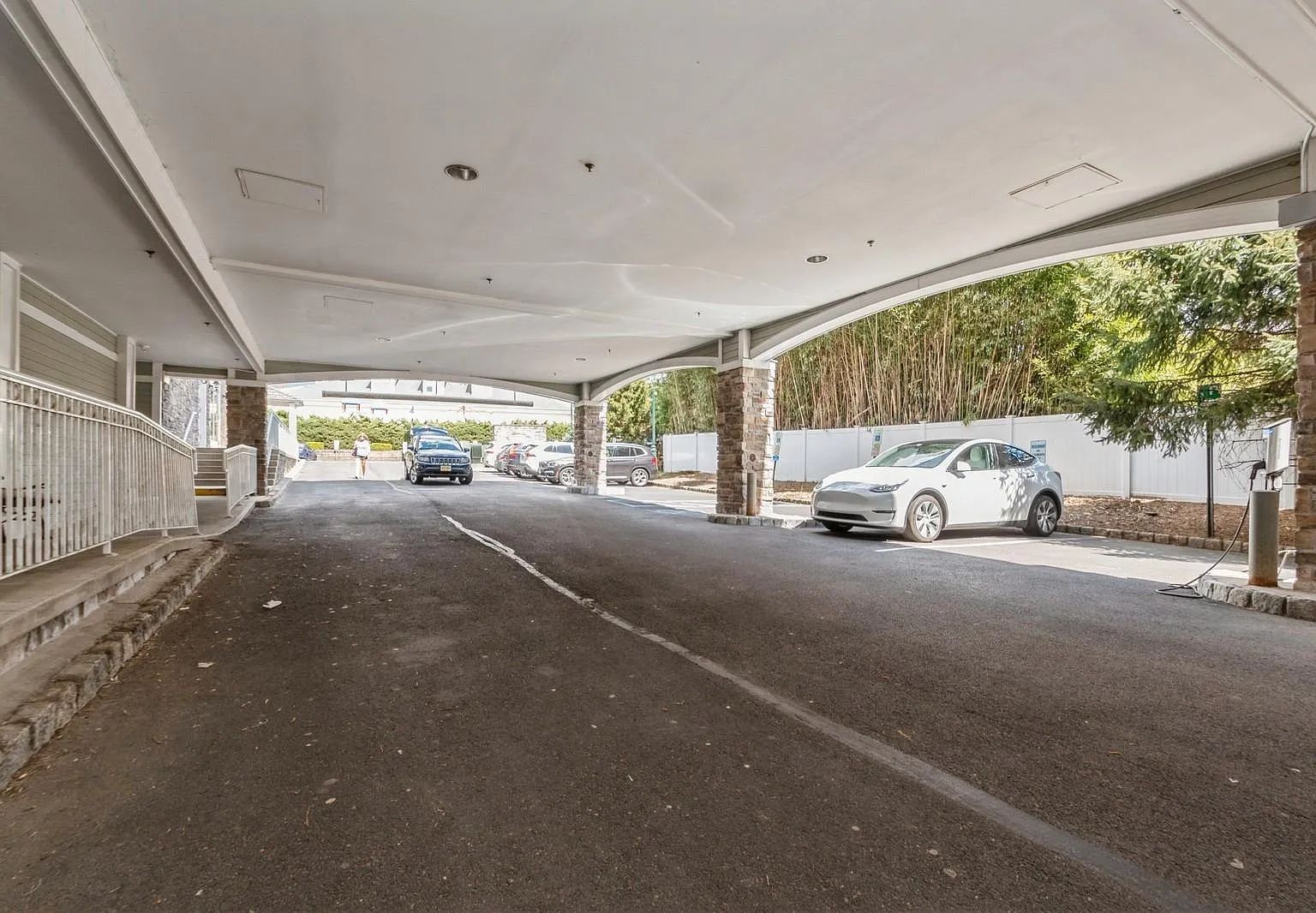 2 bed, $3,200 — Photo 3