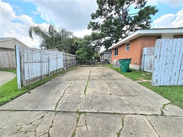 3 bed, 1.0 bath, 950 sqft, $1,600 — Photo 3