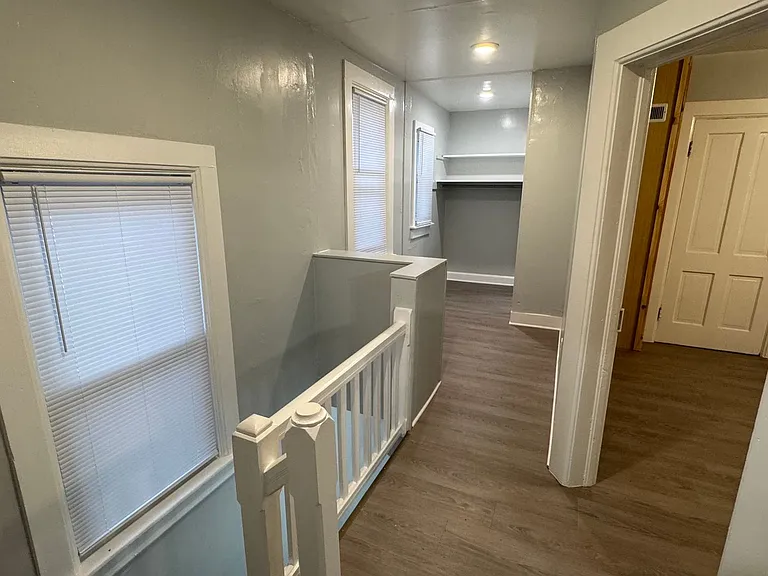 219 W 15th St — Photo 15