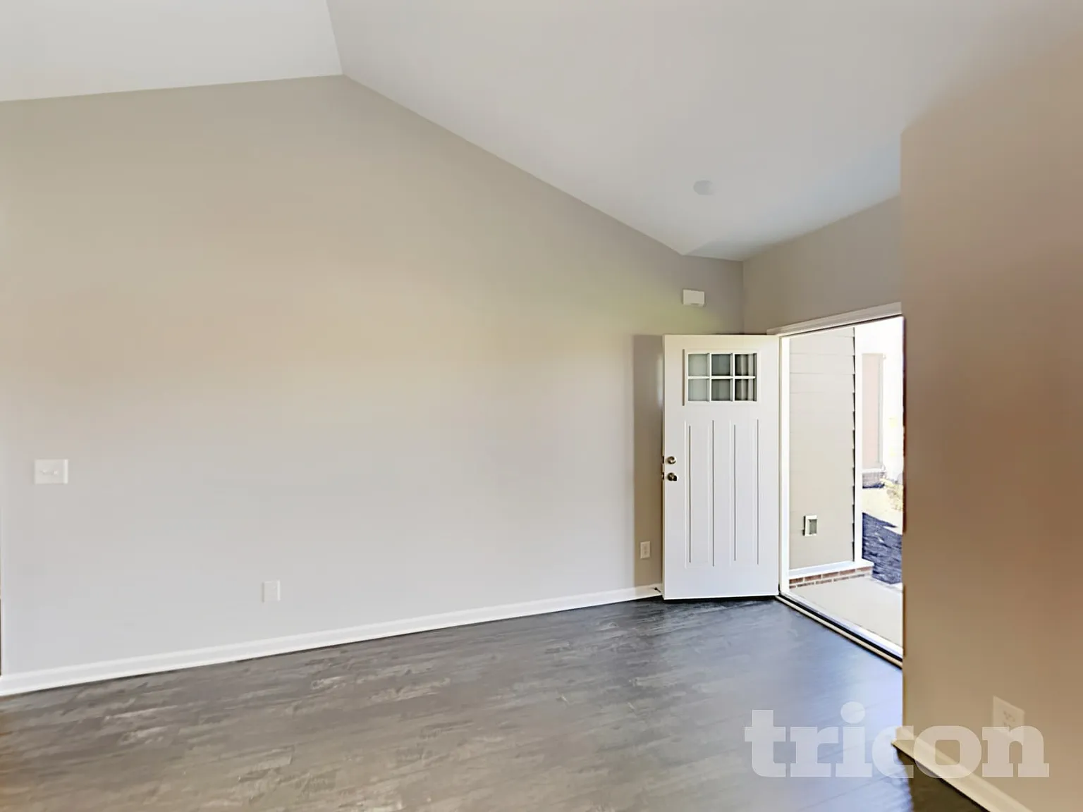 1014 Cyril Drive Spring Hill TN — Photo 2