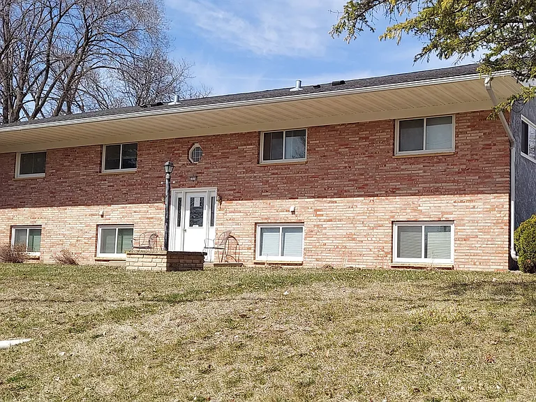 1316 Division St E — Photo 7