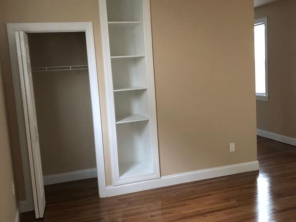 3rd image of 3822 Mount Vernon Ave #1