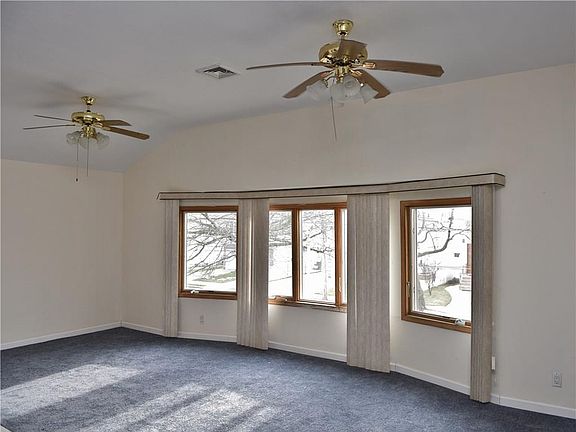 4th image of 373 Naughton Ave