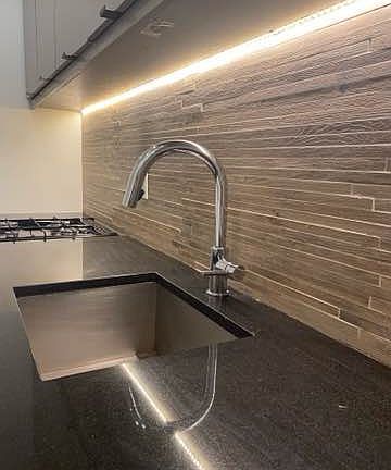 2nd image of 33 Montrose Ave #4L