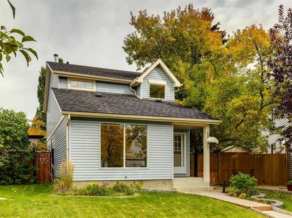 48 Woodglen Ct SW, Calgary, AB T2W 4K3