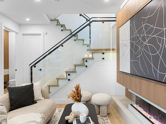 3rd image of 2435 Napier St #1