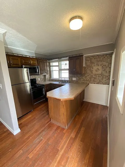 2 bed, 744 sqft, $925 — Photo 3