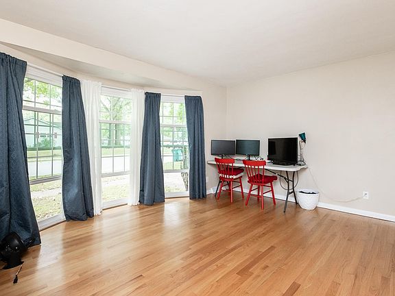 5th image of 1041 W Harnett St