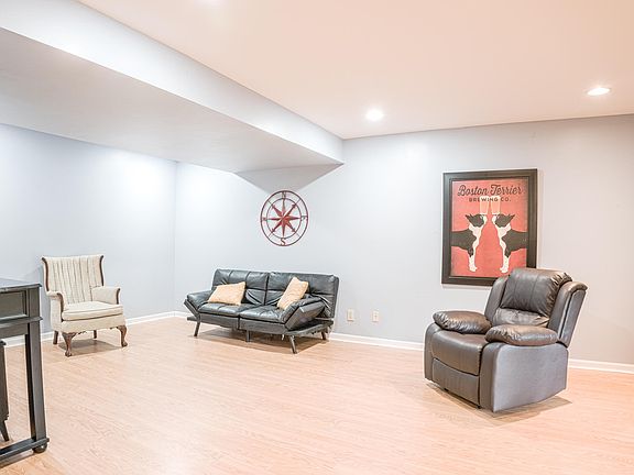 5th image of 34 Cedarview Dr