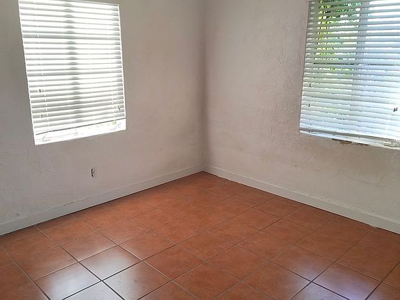 4th image of 3135 E Fairmount St #0