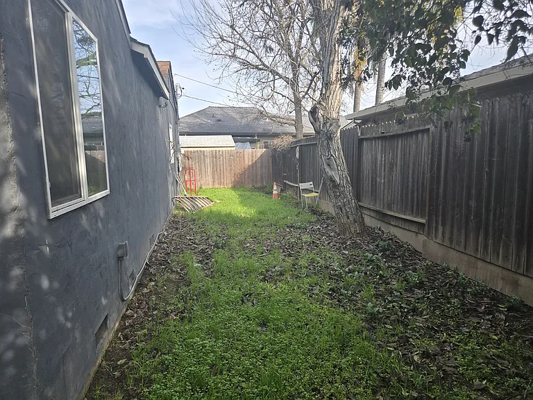 5765 Nina Way — Photo 10