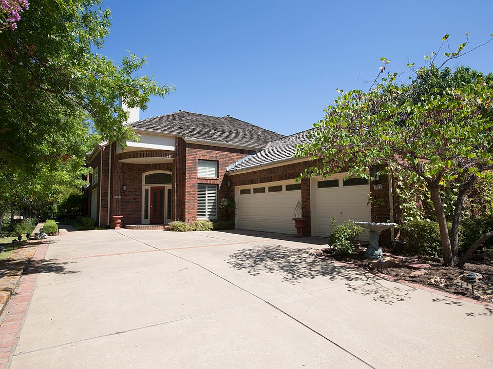 Stately Home w/ gorgeous pond views!