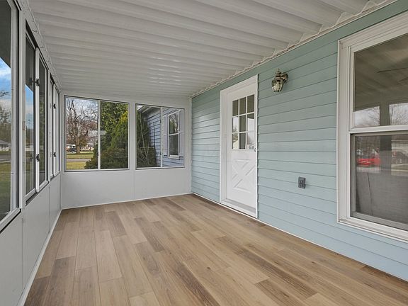 3rd image of 972 Bermuda Dr