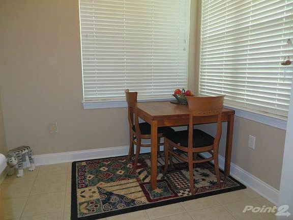 Breakfast with Crown Molding