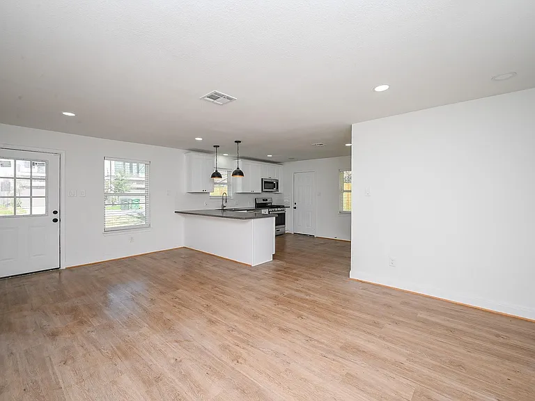 4710 Hershe St — Photo 8