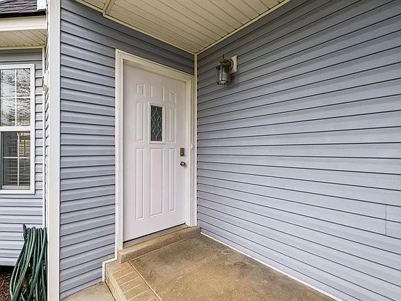 4th image of 3688 Aurora Dr