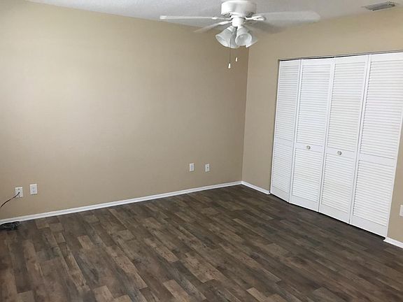 4th image of 249 NE Camelot Dr