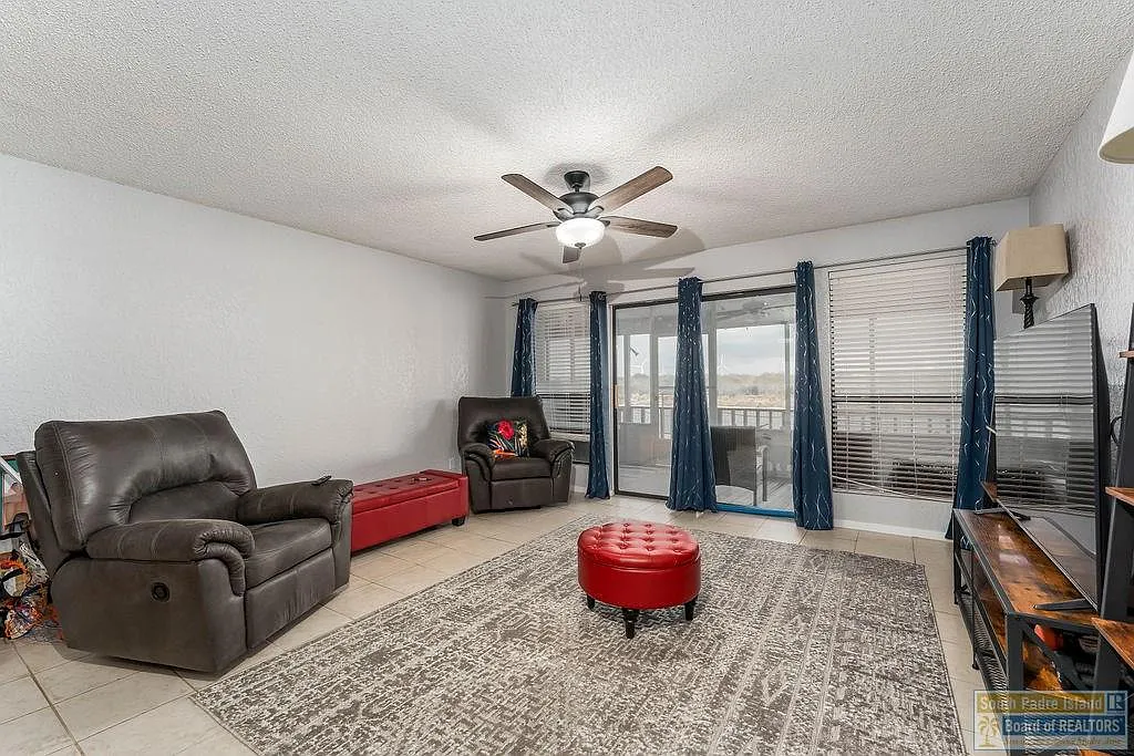 Riverside Condos — Photo 3