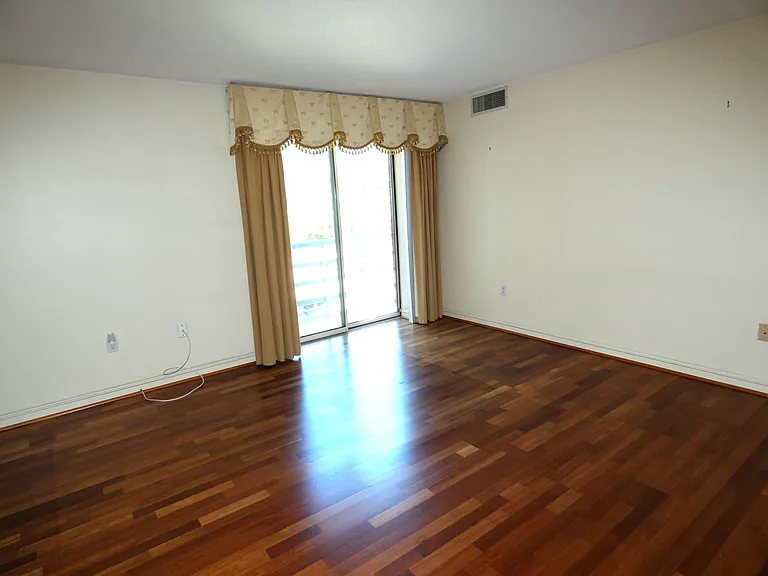 380 Place Ln #380 — Photo 3