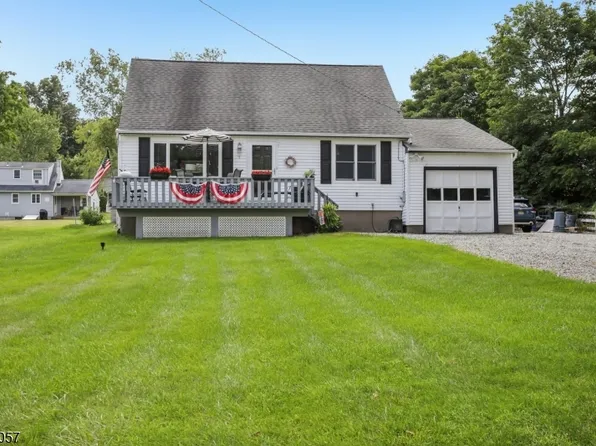 8 Windsor Rd, West Milford Twp., NJ 07480