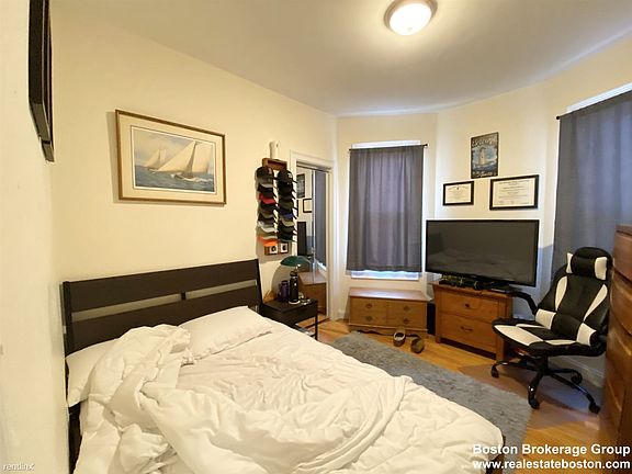 landlord_unit_photo_54285345_5