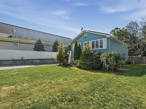 3rd image of 22 Hayward Ave