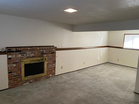 4th image of 3424 E 33rd Ave