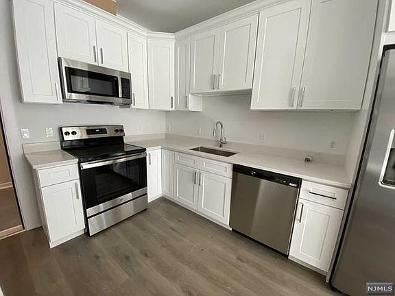 2nd image of 74 Clarendon Pl #203