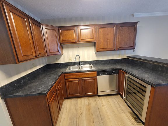 Kitchen side 1