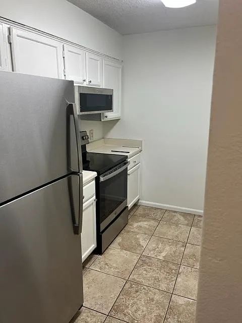 2 bed, 952 sqft, $2,000 — Photo 3