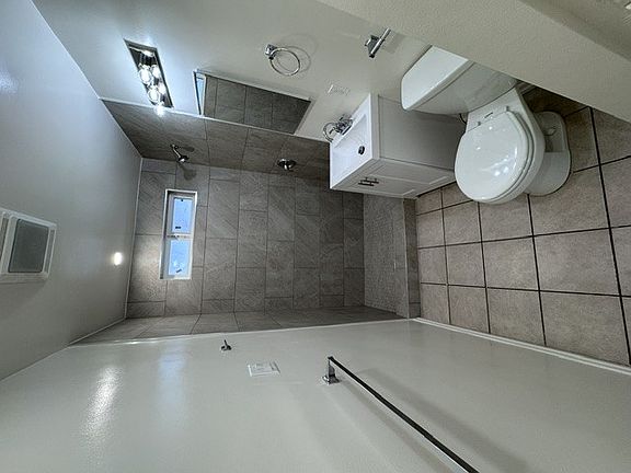 5th image of 119 E Chestnut St APT A