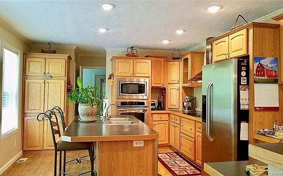 5th image of 81 Streamside Dr
