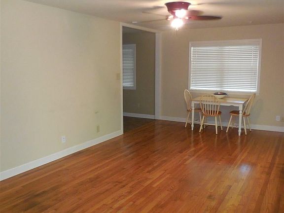 2nd image of 504 Greenacres Dr NW