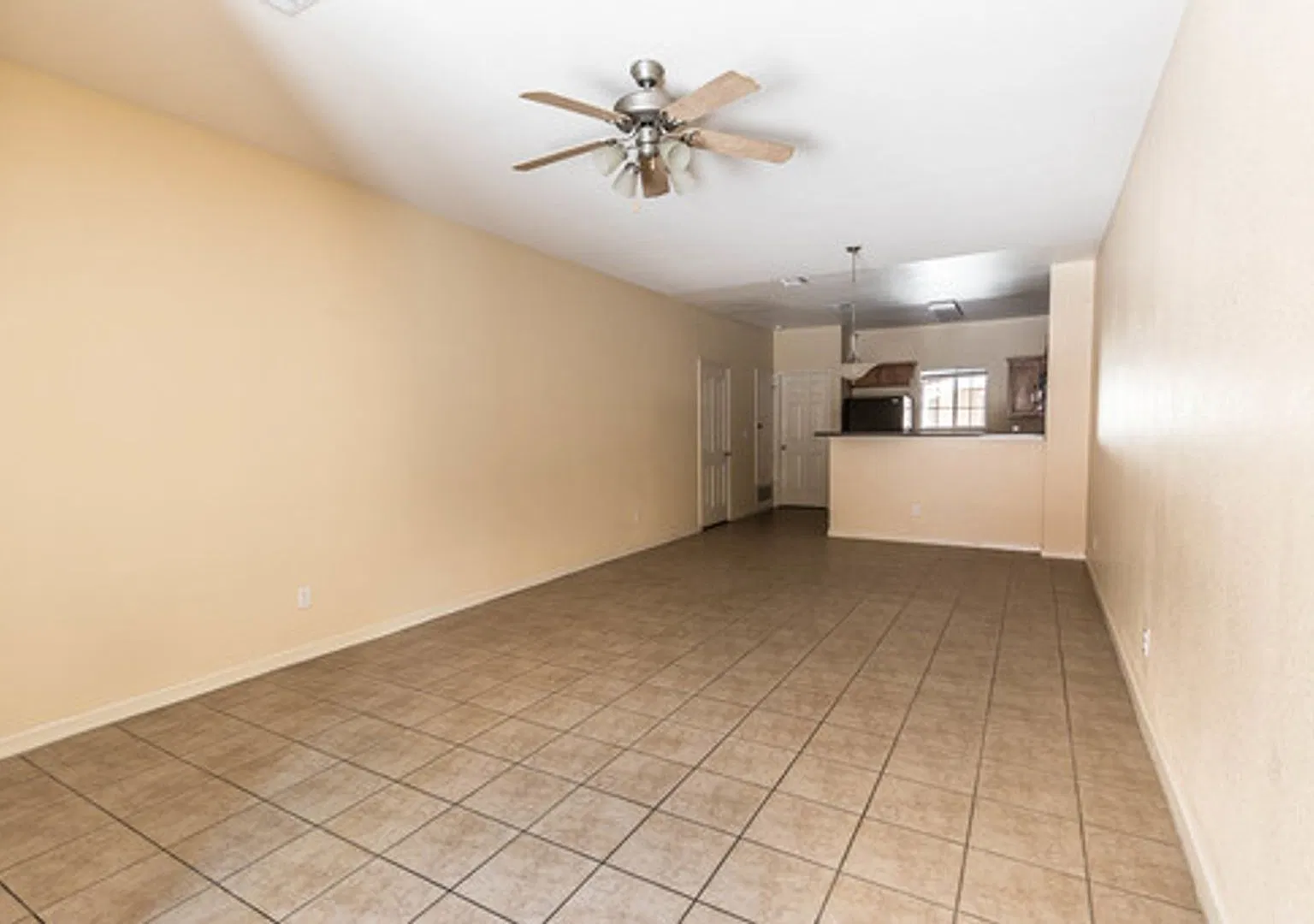 Spacious 3 bedroom, 2.5 Bath Condo in East El Paso!! — Photo 3