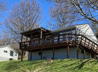 35 Boston Hill Dr, Wheeling, WV 26003