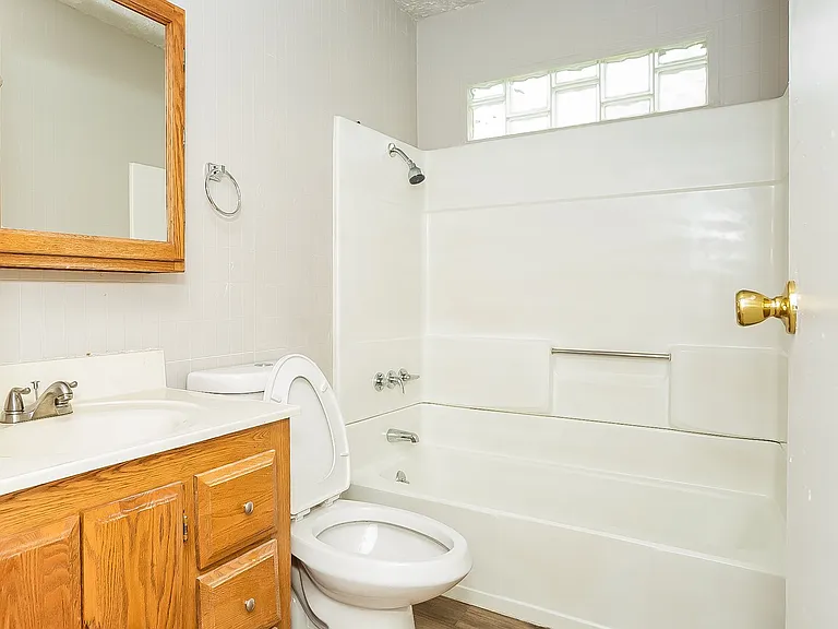 614184_026_main_bathroom_13139089.jpg