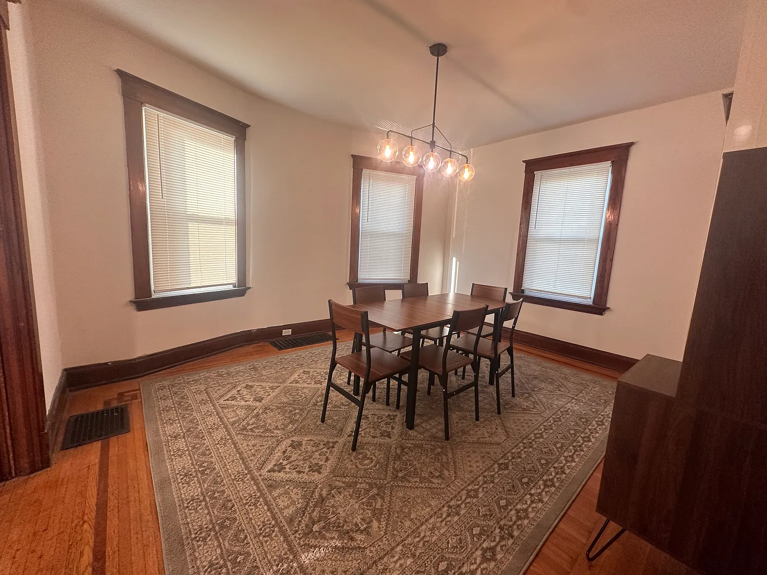 3 bed, 1308 sqft, $2,050 — Photo 3