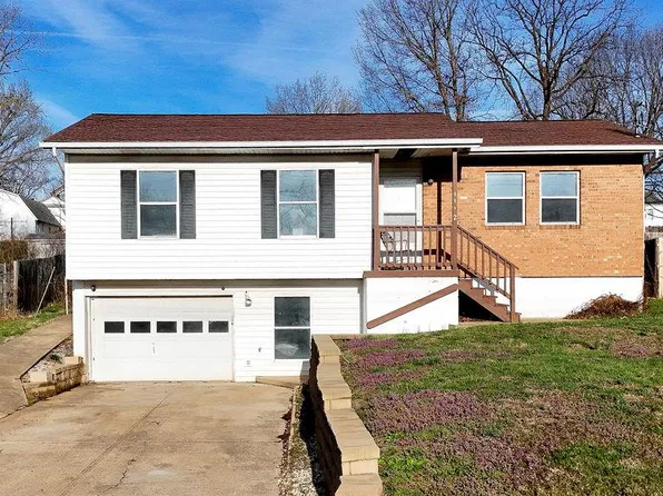 1112 S 2nd St, De Soto, MO 63020